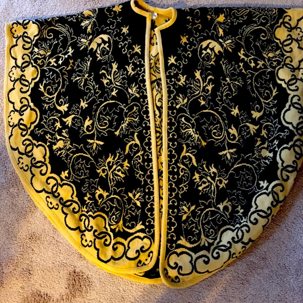 Frenchmade Knit Cape
